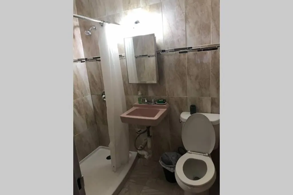 Montana 2Beds 2Baths 10 Mins To Jfk, 30 Mins To Manhattan New York 0*,